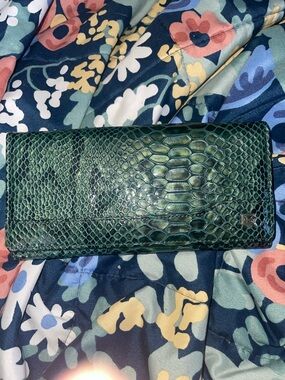 Textured Green Leather Wallet with Card Slots